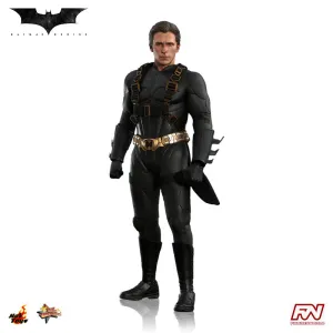 BATMAN BEGINS: Batman 1/6th Scale Collectible Figure
